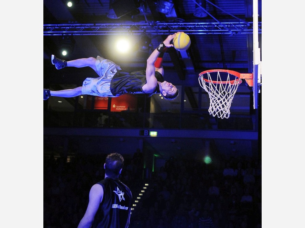 ACROBATIC BASKETBALL/ DUNKERS SHOW performance