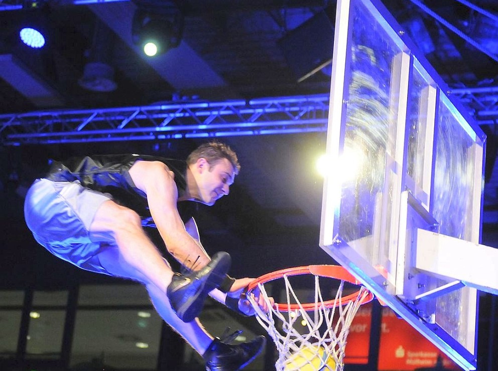 ACROBATIC BASKETBALL/ DUNKERS SHOW performance