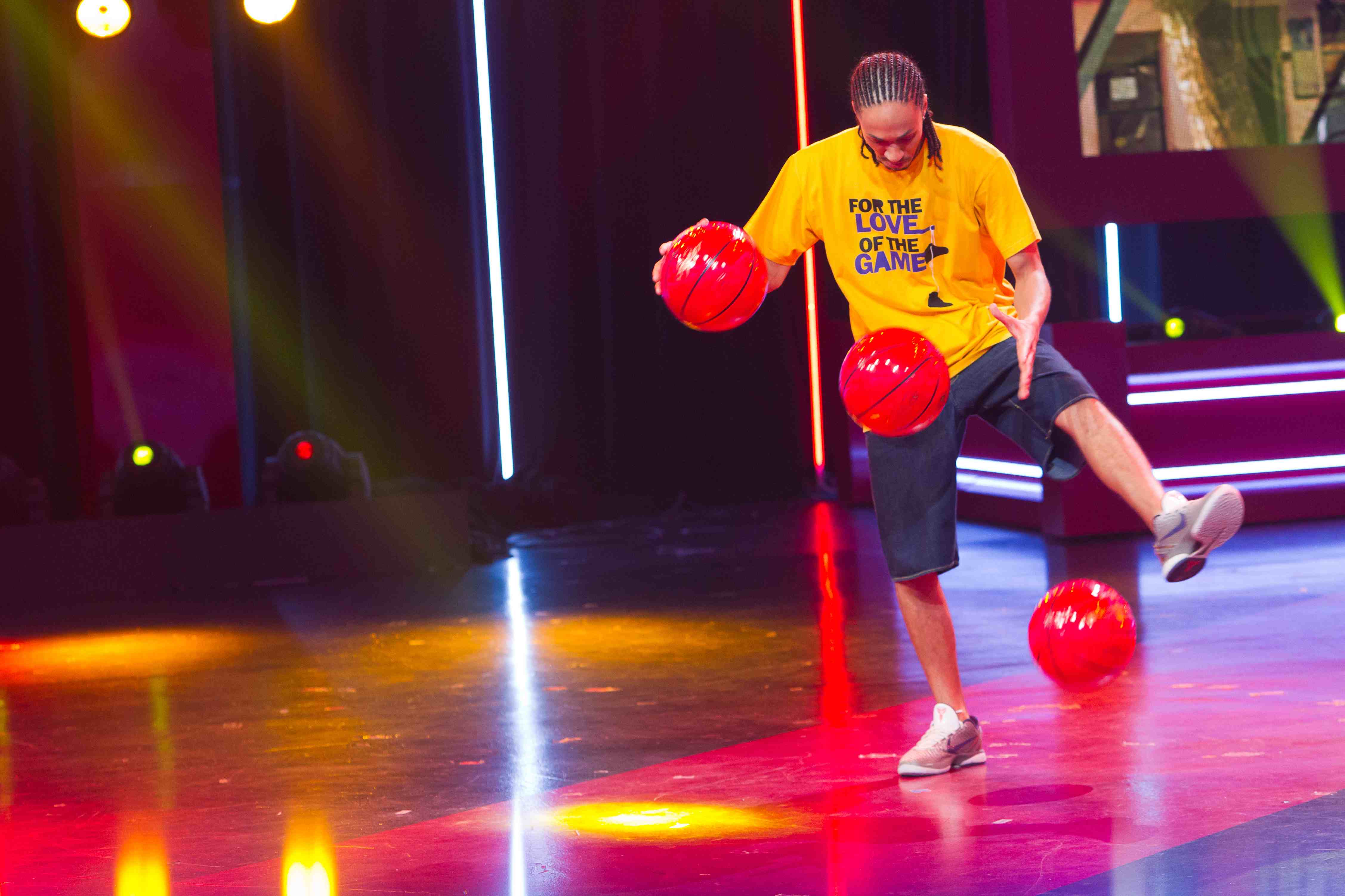 Basketball Juggler & Freestyler performance