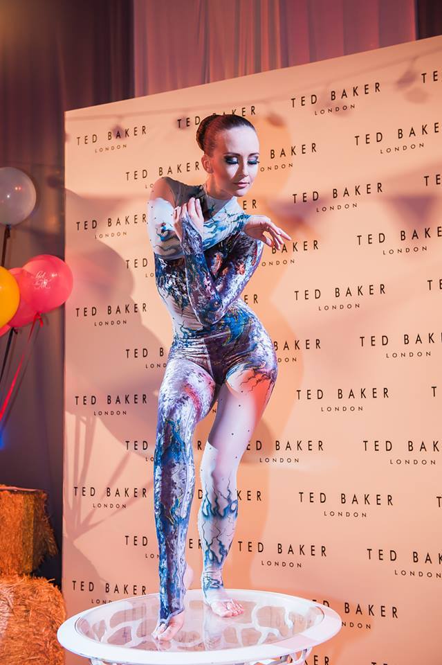 Contortionist performance