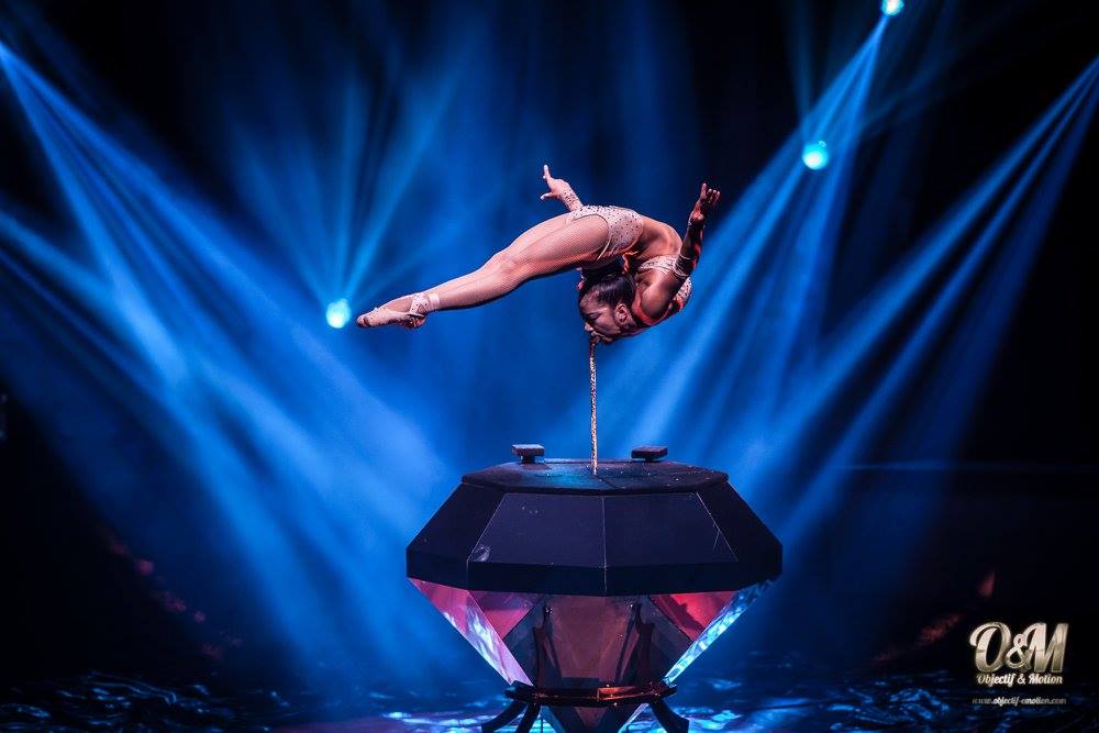 Diamond Contortionist performance