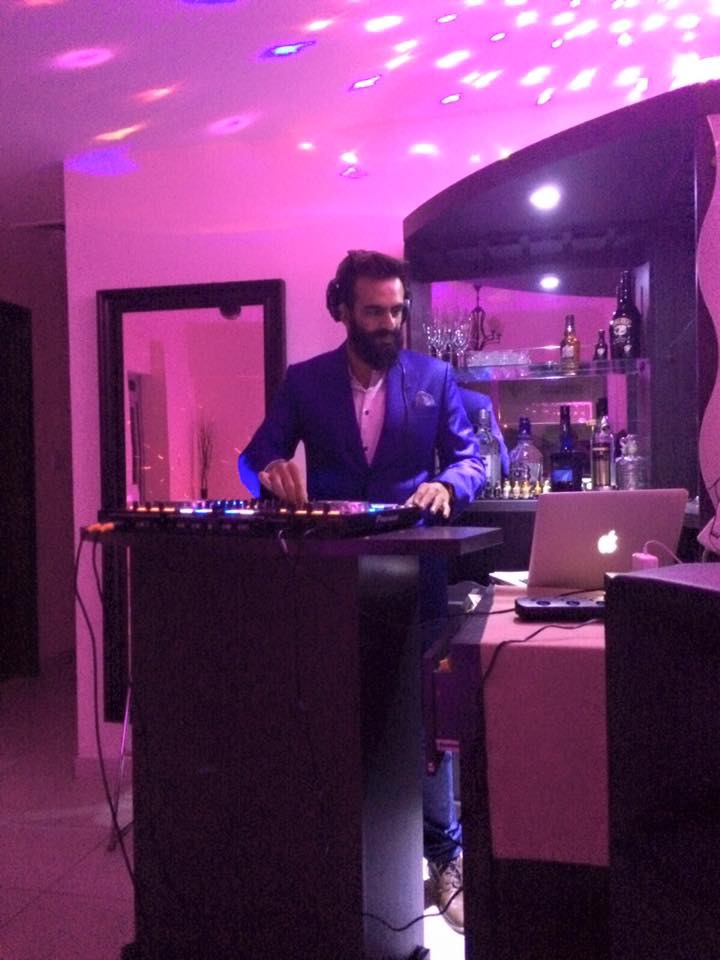 DJ
