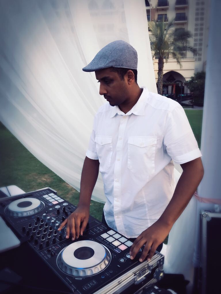 DJ Hiddy performance
