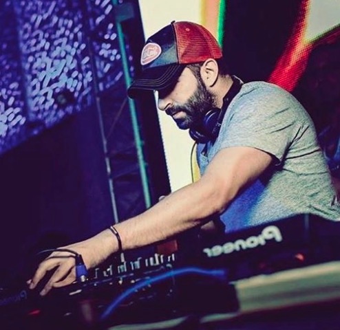 DJ Mark performance