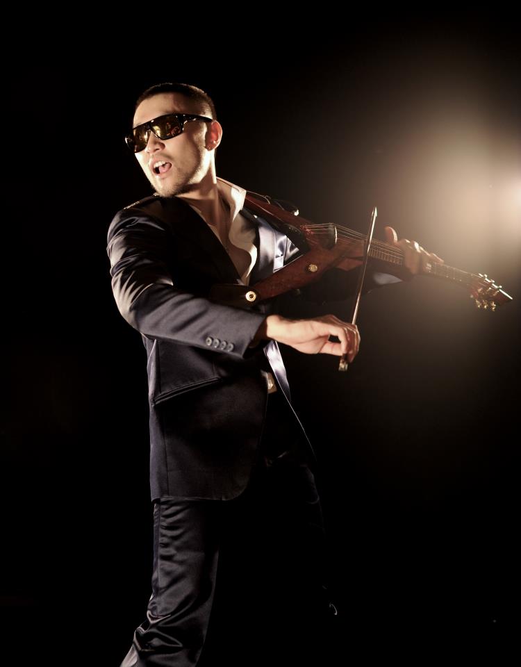 Electric Violinist performance