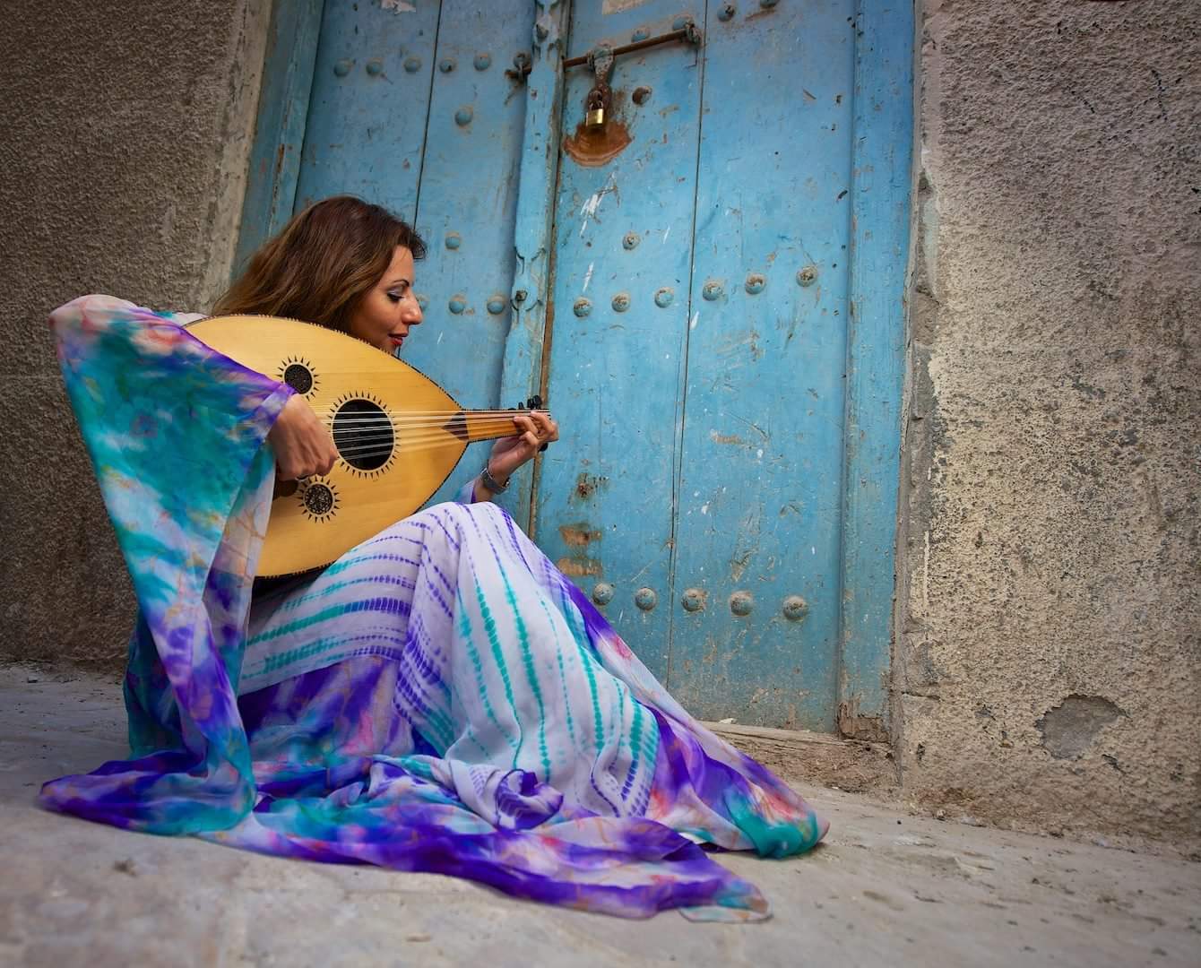 FEMALE OUD PLAYER performance