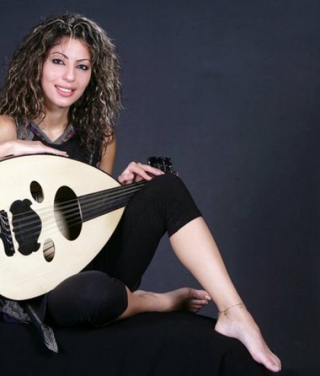 FEMALE OUD PLAYER performance