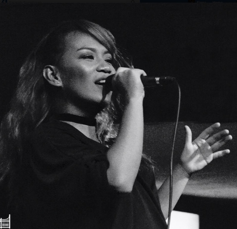 FEMALE VOCALIST performance
