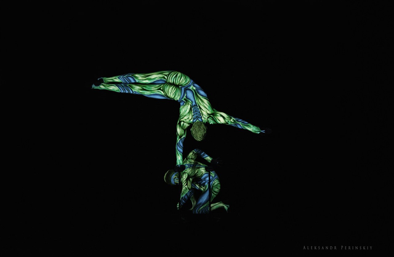 Hand Stand Duo performance