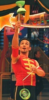 Juggler and Diabolo Performer performance