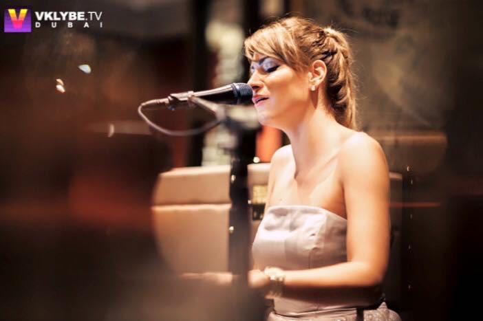 Lady Pianist in Dubai performance