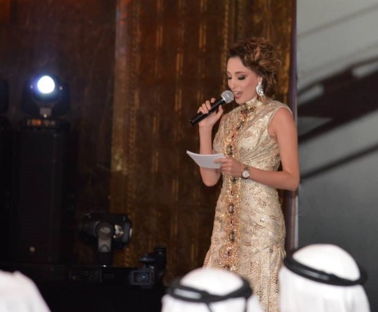 Lady Presenter performance