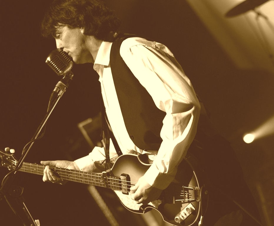 PAUL McCARTNEY TRIBUTE & LOOKALIKE performance