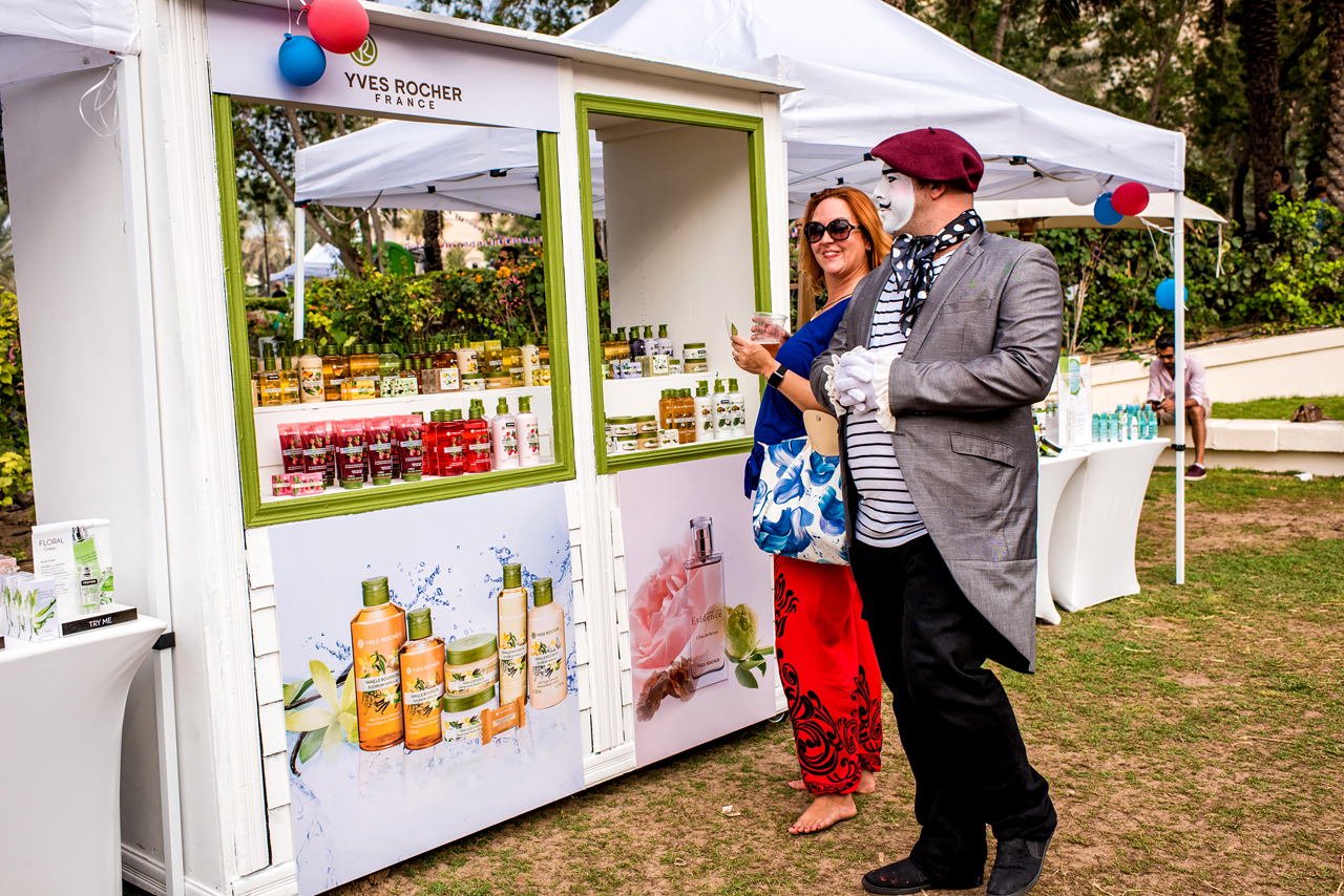 Roaming Mime Artist performance