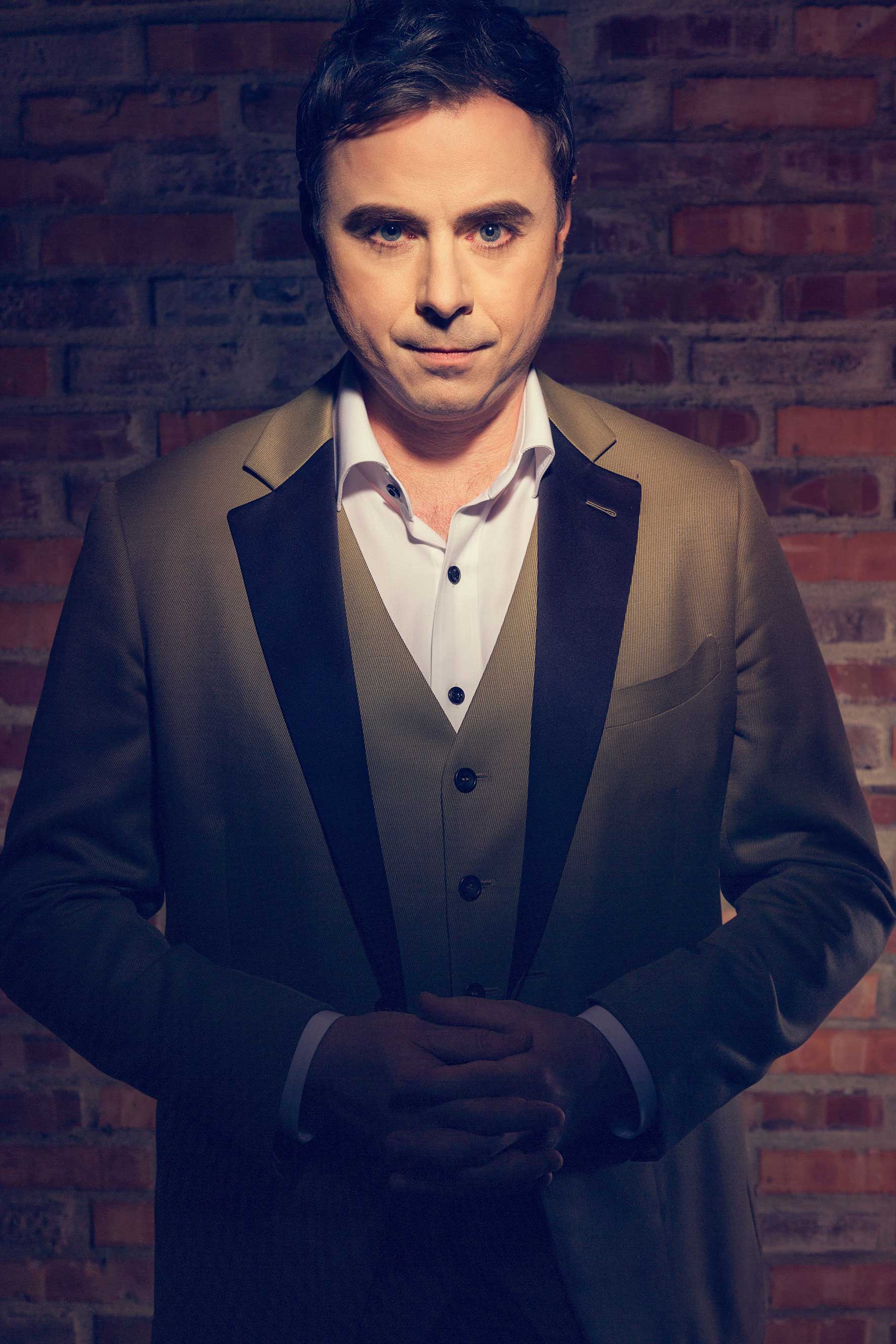 Stage Illusionist & Mentalist performance