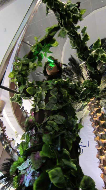 STILT WALKERS performance