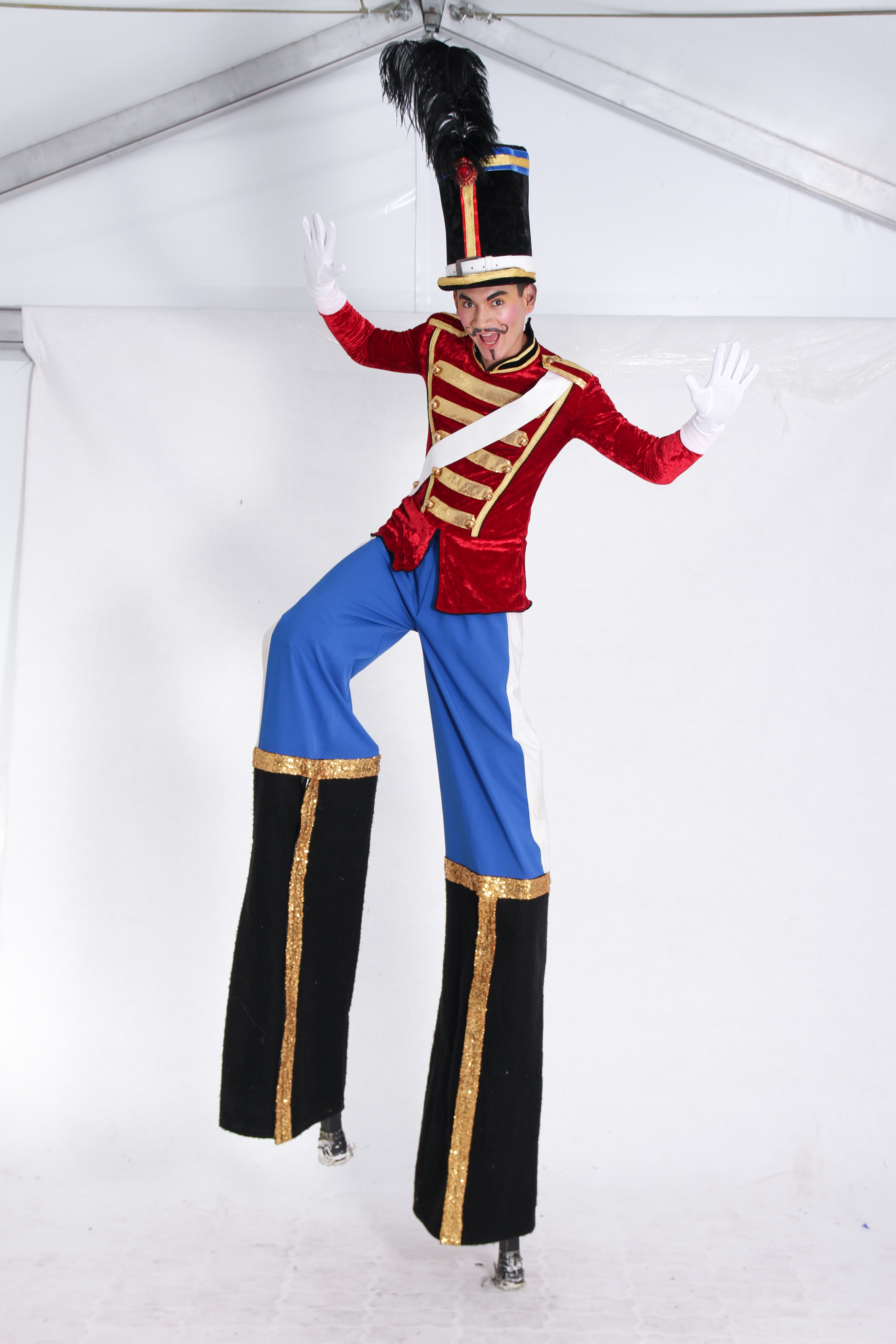 Stilt Walkers Dubai performance