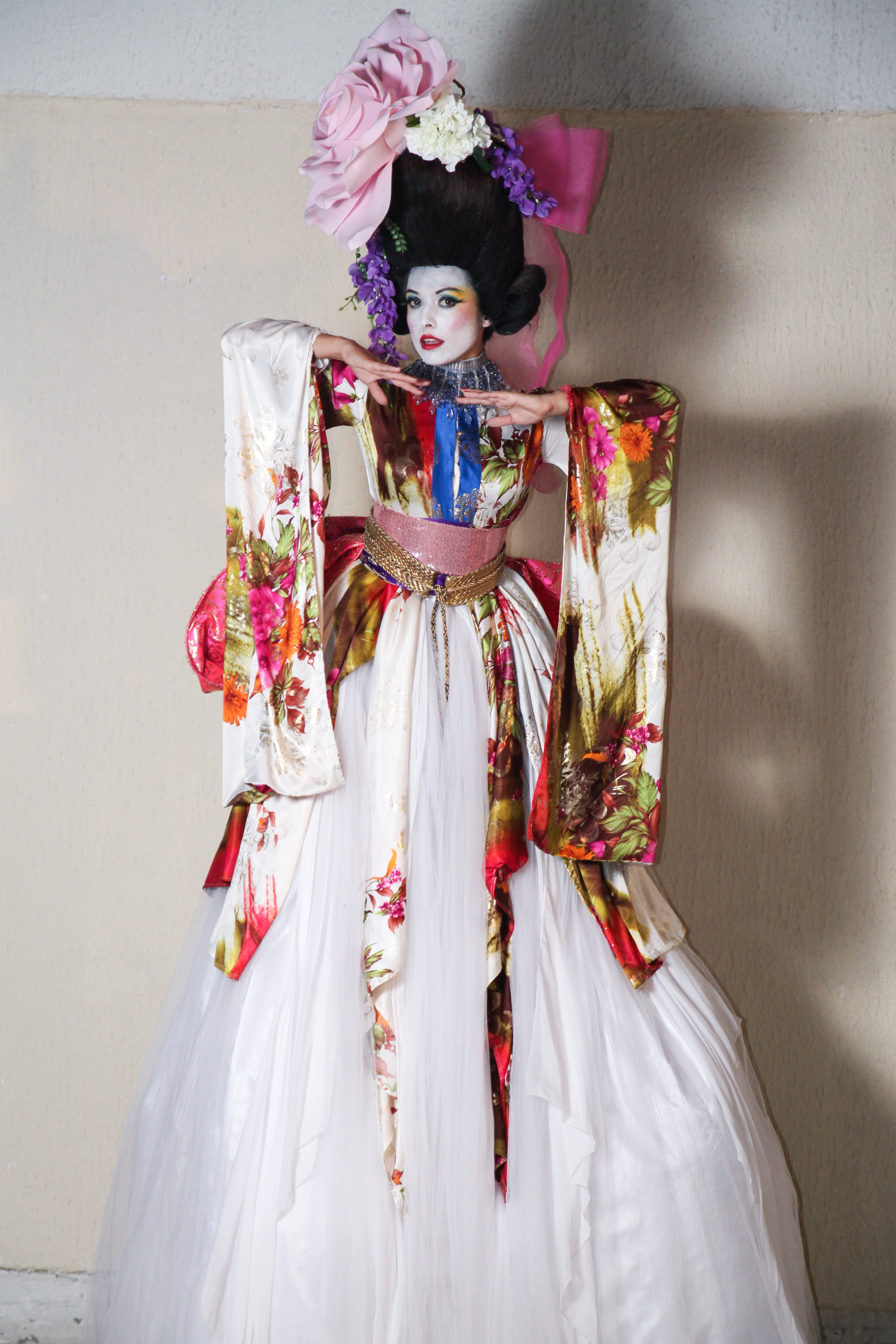 Stilt Walkers Dubai performance