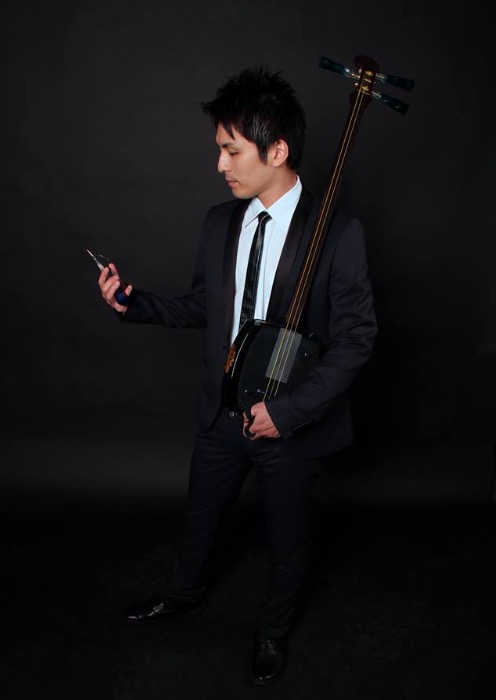 Tsugaru Shamisen Player performance