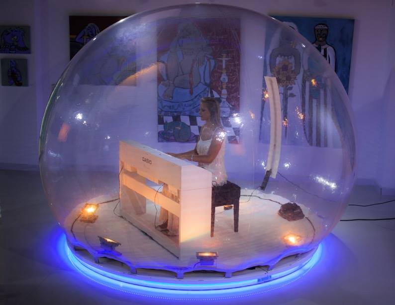 Violinist in a Bubble performance